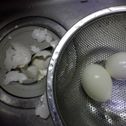 昨日もつるんとぴかぴか、素敵な茹で卵を仕込みました。いつもどうもありがとごちそうさまです。
